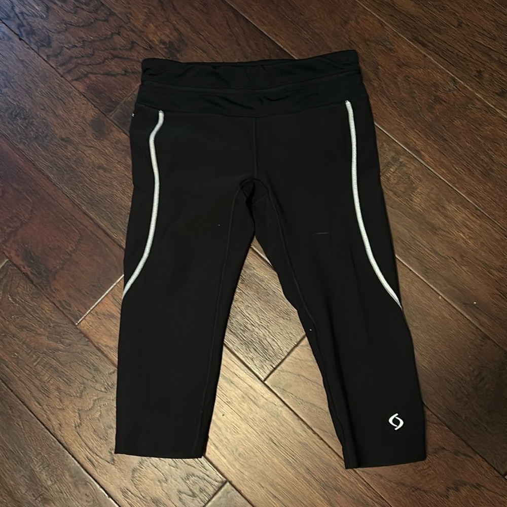 Moving Comfort Capri Black Leggings - Size XS - NWOT